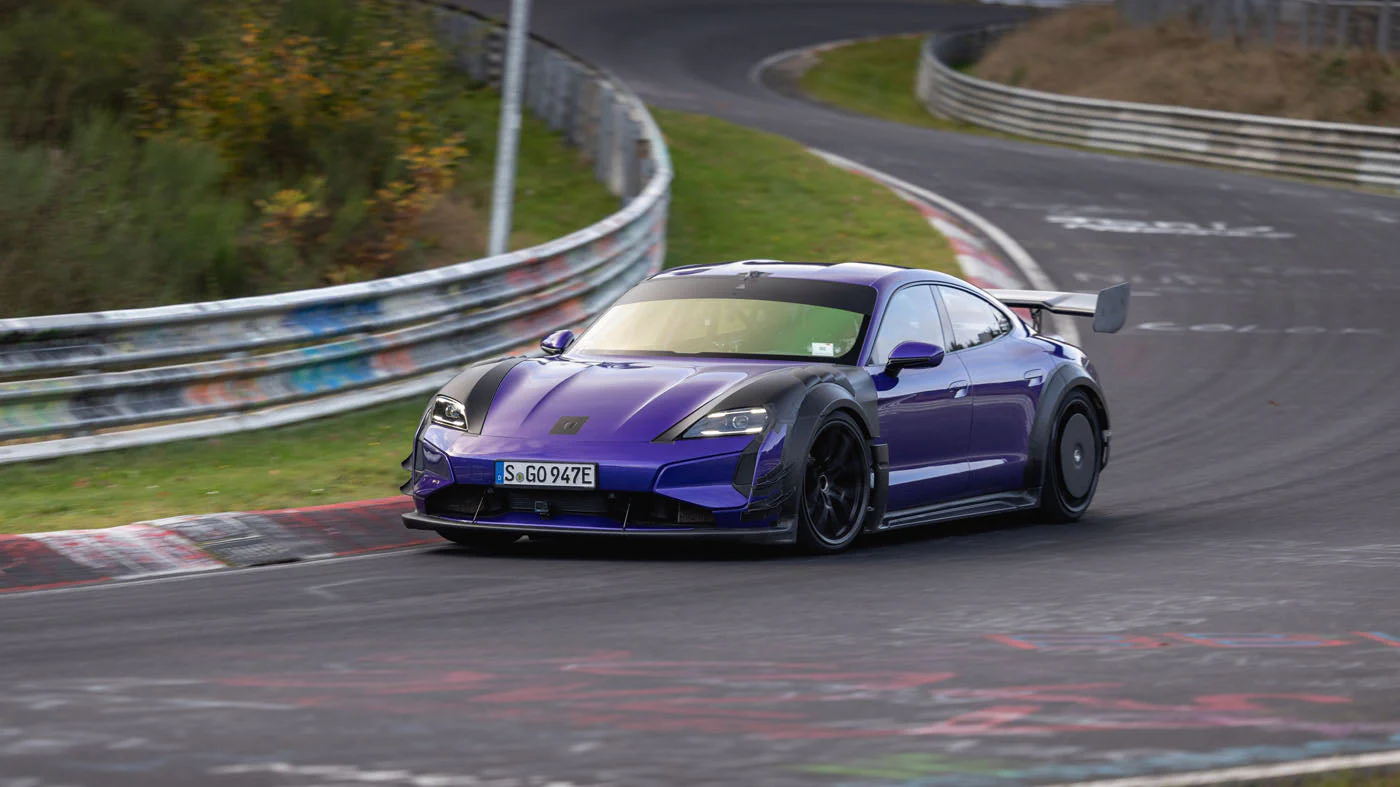 Porsche Taycan Turbo GT Pakai Manthey Kit, Rekor Nürburgring Meluncur 12 Detik Lebih Cepat