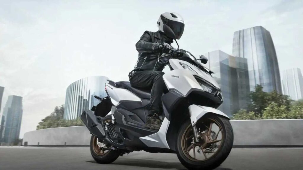 Vario 160 Naik Kelas, Selisih Rp3 Jutaan Bawa Velg Cokelat dan Cakram Belakang
