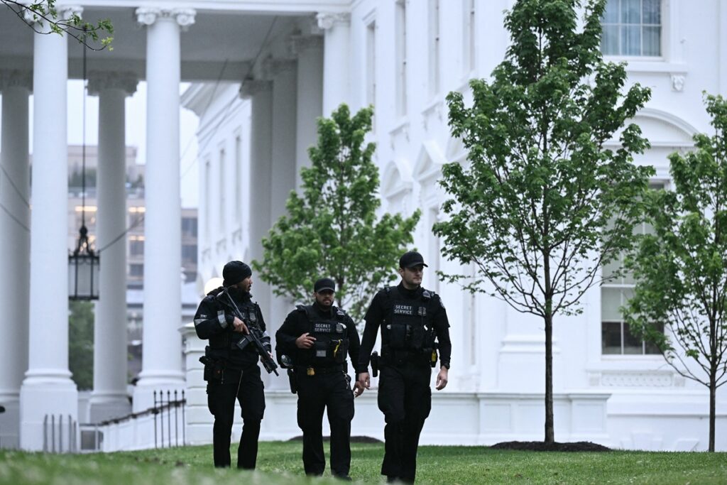 Tembakan Pecah Dekat Gedung Putih, Trump Dievakuasi Saat Negosiasi Iran Berlangsung