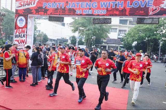 Wagub Jateng Turun Langsung di Jalan Sehat PSMTI, Semarang Jadi Panggung Warga Bergerak Sehat