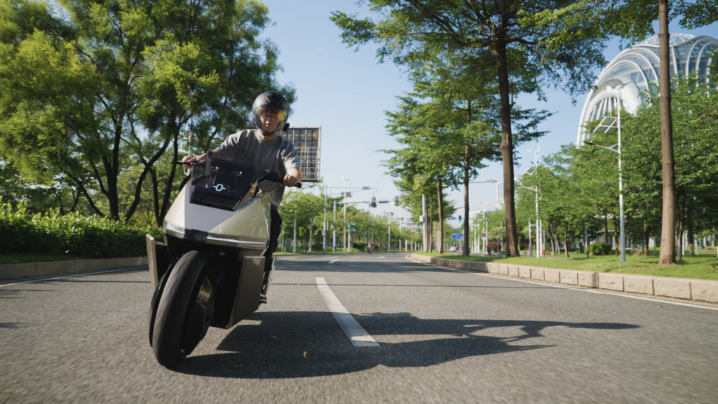 Omoway OMO-X Bisa Berdiri Sendiri, Motor Listrik Biasa Mendadak Terlihat Ketinggalan
