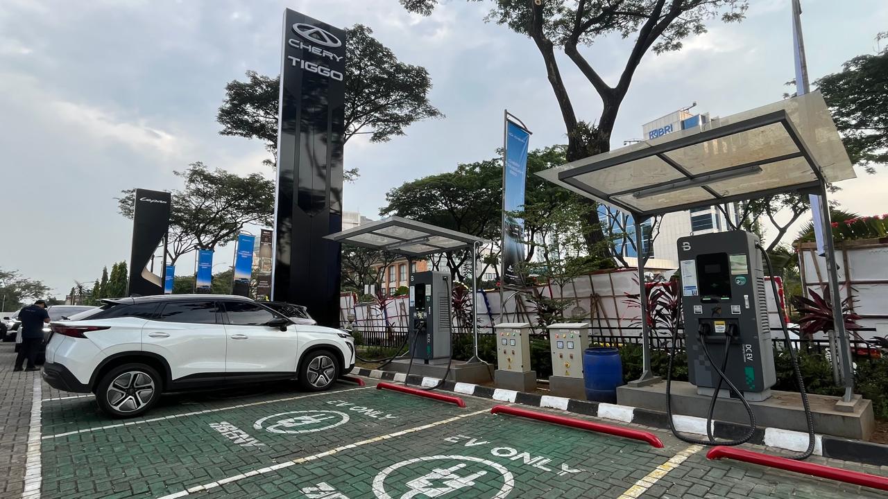 Chery Dan Lepas Satukan Dealer Pertama Di BSD, Ada SPKLU Ultra Fast Charging 120 kW