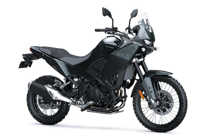 Kawasaki KLE500 2026 Melawan Arus, Saat Motor Adventure Lain Makin Besar dan Mahal