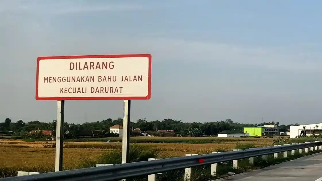 Nekat Lewat Bahu Jalan Saat Macet, Klaim Asuransi Juga Bisa Ditolak