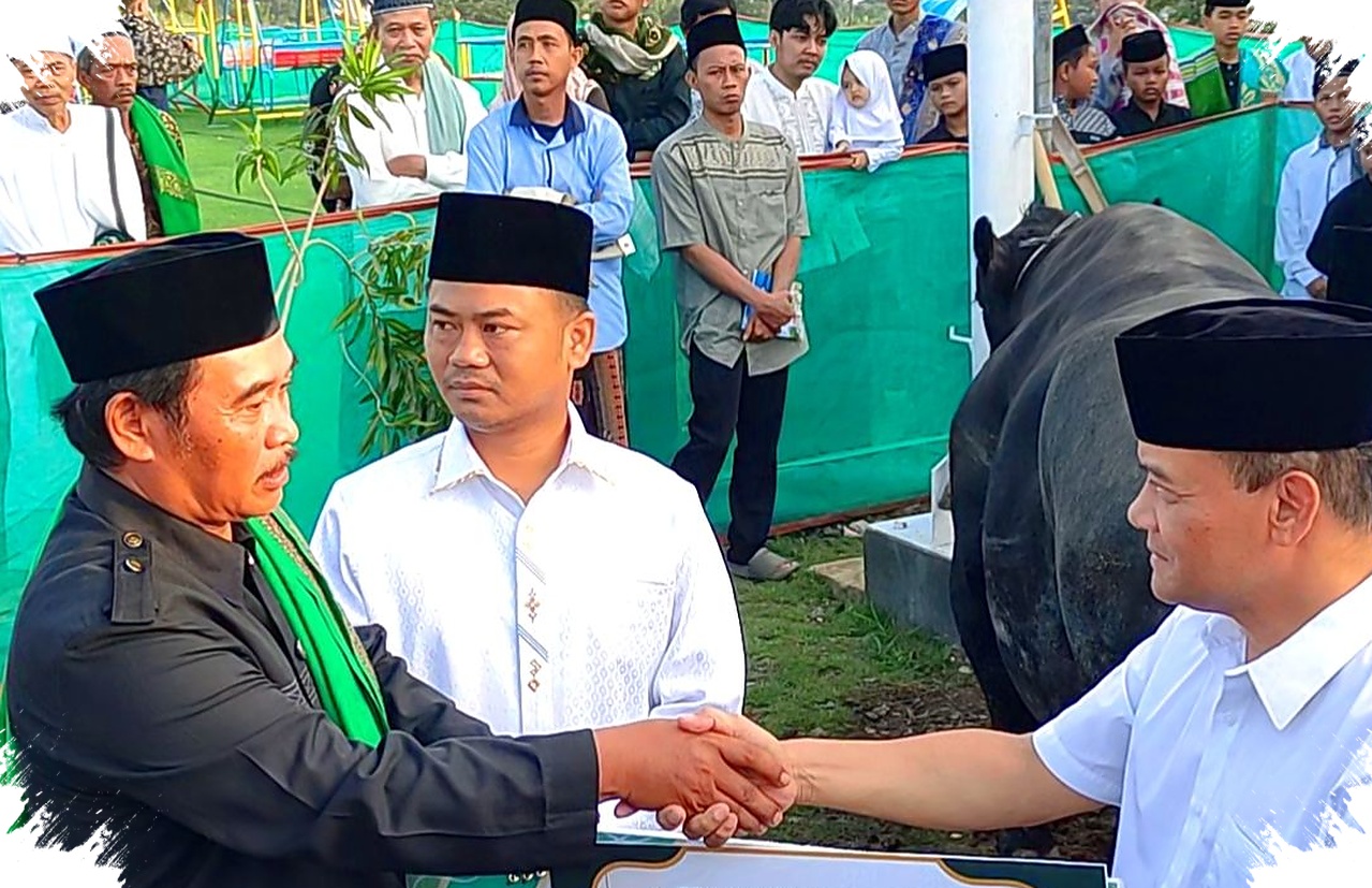 Gubernur Jateng Salat Iduladha di Huntara Tegal, Kurban Presiden Turun Langsung untuk Warga Terdampak