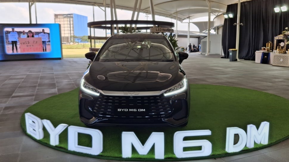 Harga BYD M6 DM Mepet Veloz Hybrid, Klaim 65 Km per Liter Mengguncang Kelas MPV
