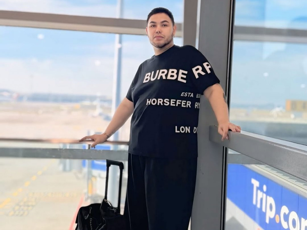 Turun 50 Kg, Ivan Gunawan Kini Bahagia Bisa Duduk Nyaman di Kelas Ekonomi Pesawat