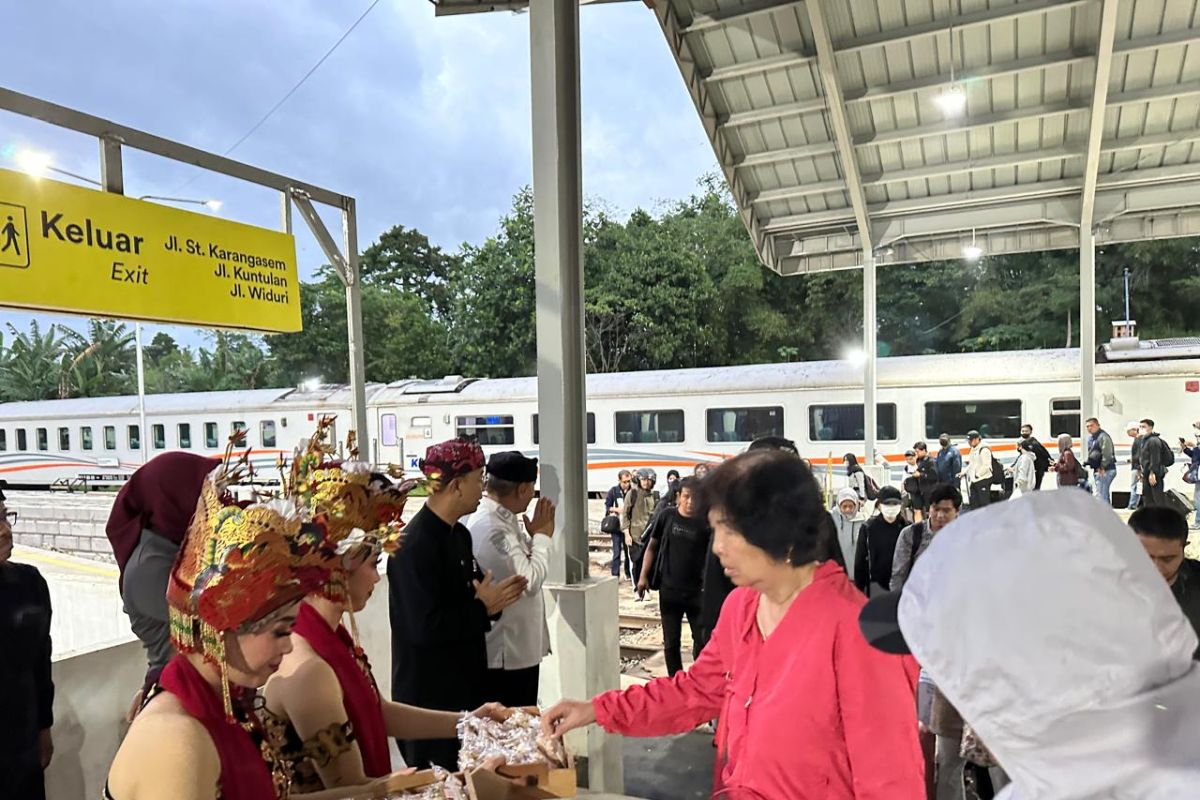 Pemkab Banyuwangi Sambut Wisatawan Dengan Bagiak Dan Minuman Hangat, Hangatnya Ada Di Stasiun Dan Bandara