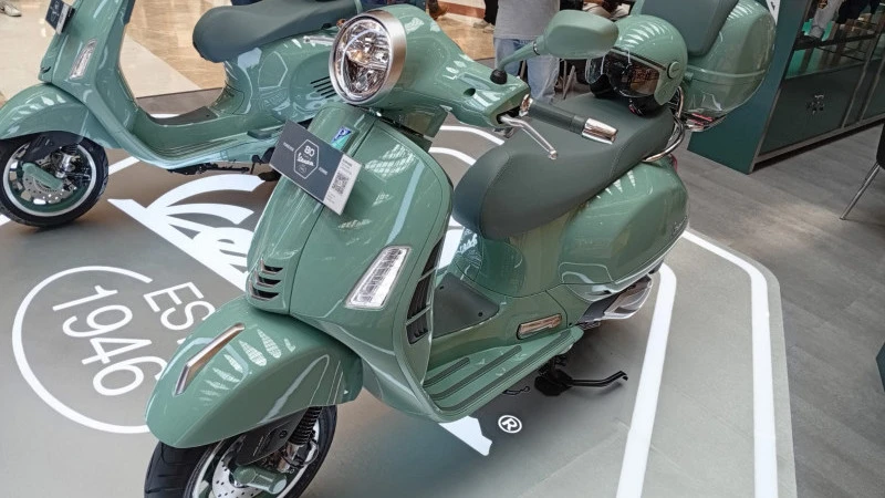 Vespa GTS 80th Anniversary Tampil Dalam Verde Pastello, Warisan 1946 Terasa Sangat Eksklusif