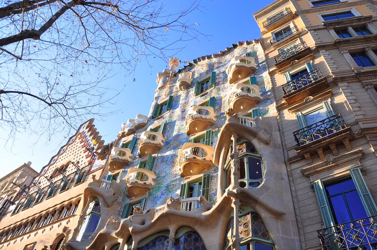 Casa Batlló Tak Dibangun Dari Nol, Rumah Biasa Ini Disulap Jadi Naga Barcelona