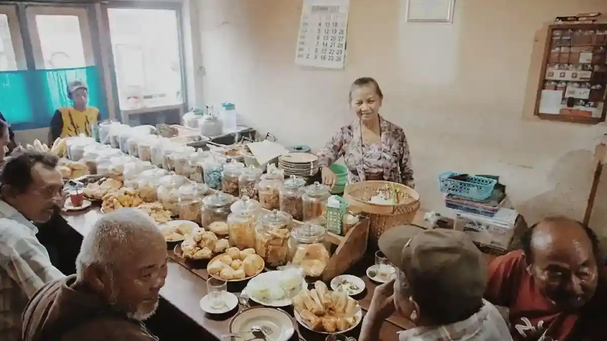 Warung Liem Bertahan Sejak 1921, 5 Tempat Makan Siang Favorit Warlok Temanggung