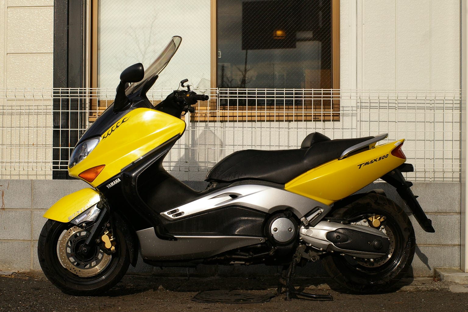 Yamaha TMAX Terasa Seperti Moge, Tapi Harganya Bikin Banyak Orang Menimbang Ulang