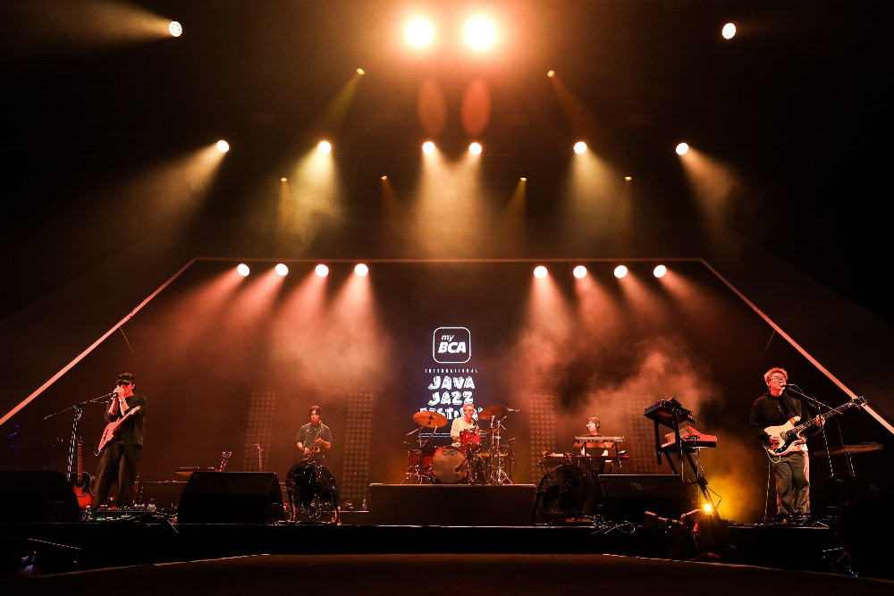 Wave To Earth Menguasai Teh Botol Hall, Antrean Ribuan Pecah Sejak Sore di Java Jazz