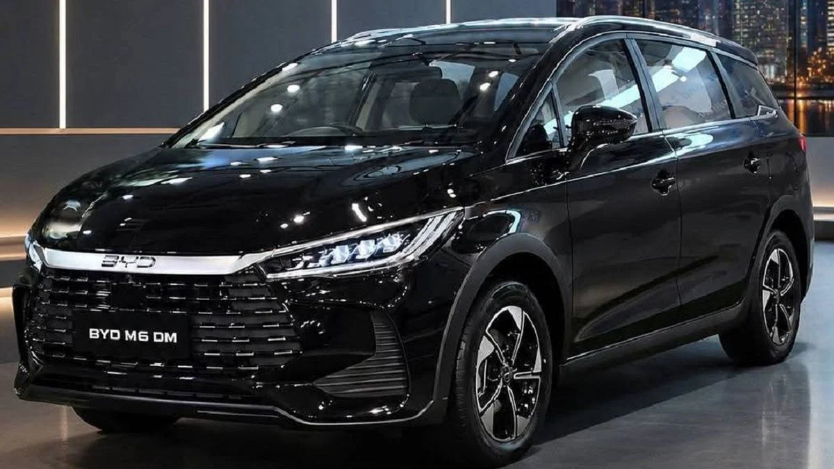 BYD M6 DM 2026 Sulit Diabaikan, 65 Km per Liter dan Mampu Tembus 1.800 Km