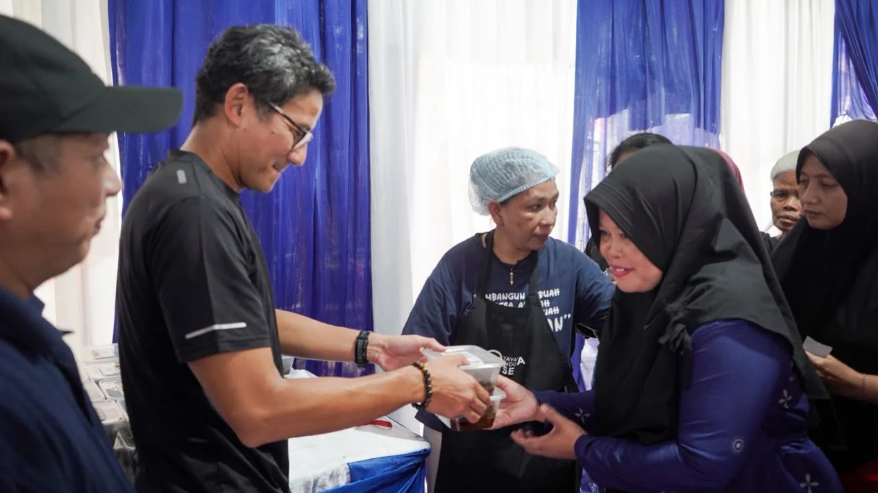 Harga Pokok Naik, Sandiaga Ubah Kurban Jadi Rendang Untuk Ribuan Warga Bungkam Beban Harian
