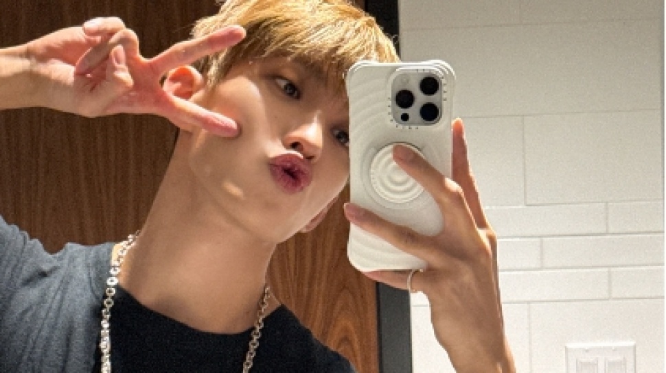 5 Pose Mirror Selfie Ala Dokyeom, Rahasia Tampil Boyfriend Material Tanpa Ribet