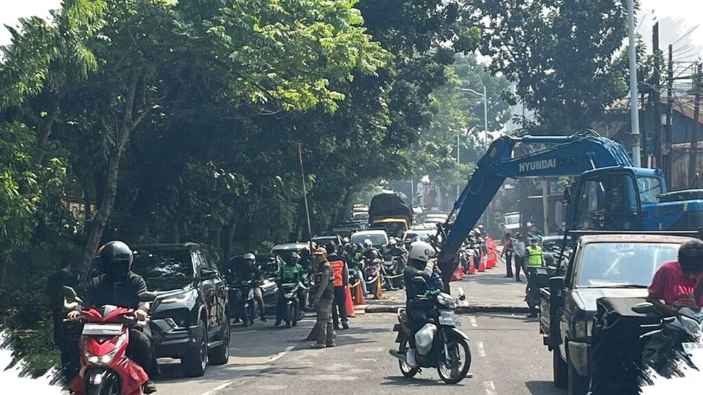 Jalan Ambles Lenteng Agung, Macet Arah Depok Mengular Sampai Flyover Tapal Kuda