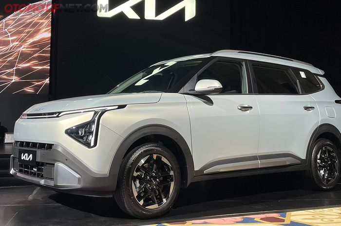 Harga KIA All New Carens Signature 2026 Segini, Kabinnya Serasa Lounge Mewah