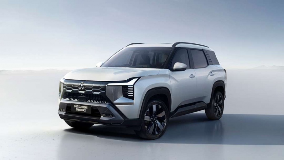Mitsubishi Destinator Penuh Ruang Simpan, Rival 7 Seater Bisa Terasa Kalah Rapi