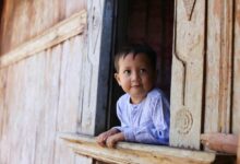 5 Cara Biar Anak Tetap Tenang Saat Menginap Tanpa AC, Tak Perlu Drama Gerah