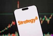 MSTR Terperosok Saat Bitcoin Melemah, Sentimen Ritel Anjlok Ke Level Terburuk Tahun Ini