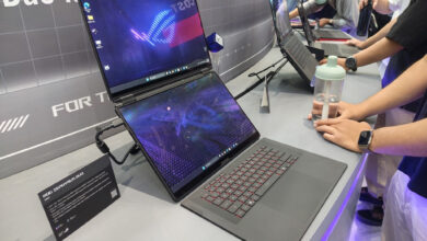 Asus ROG Zephyrus Duo Bawa Dua Layar OLED 3K dan RTX 5090 Dalam Satu Laptop