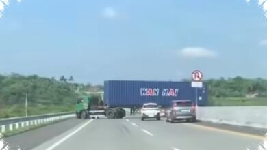 Truk Trailer Putar Balik Di Tol Semarang-Solo, Denda Ganda Dan Tilang Sudah Menanti