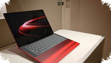 Ferrari Dan HP Bikin Laptop Merah Menyala, Bagian Bawahnya Tembus Pandang Seperti Mesin Mobil