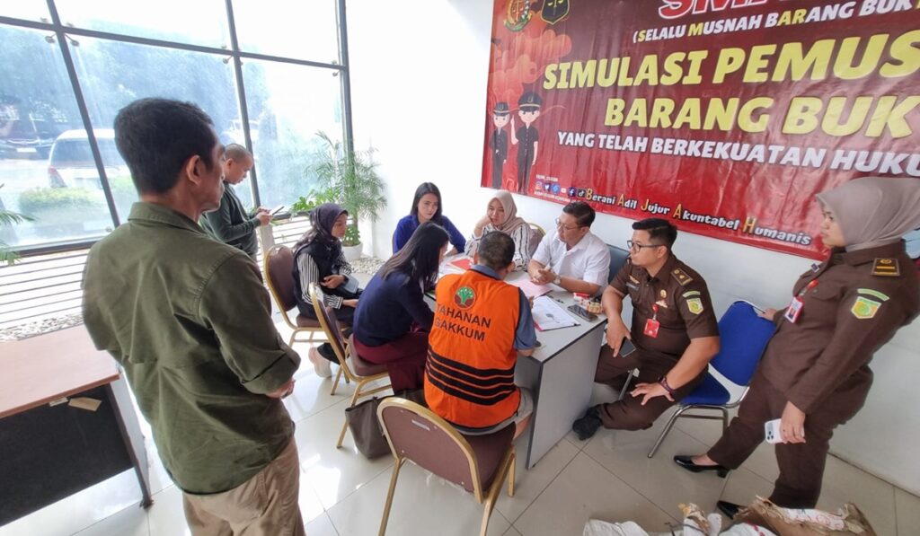 796 Kg Sisik Trenggiling Diselundupkan Lewat Muatan Resmi, Nakhoda Vietnam Diserahkan ke Kejari Cilegon