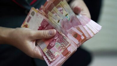 Rupiah Melemah, OJK Tenangkan Pasar dengan Bantalan Bank yang Masih Tebal