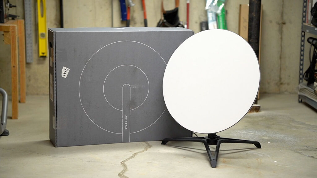 Firmware SpaceX Bocorkan Dish Starlink Baru, Lebih Kecil dan Hampir Siap Produksi
