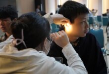 Telinga Kanan Berdenging, Mitos Kabar Baik Atau Sinyal Tinnitus Yang Perlu Diwaspadai?