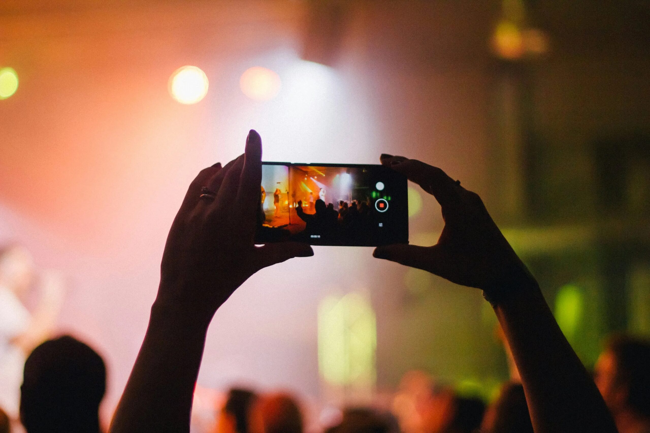 Saat Venue Gelap, Layar Tetap Aman, Fitur Anti-Intip Samsung Ini Bikin Tenang