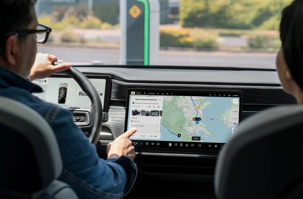Rivian Tolak Android Auto Dan CarPlay, Bertaruh Pada AI Yang Belum Teruji