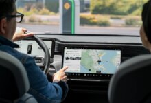 Rivian Tolak Android Auto Dan CarPlay, Bertaruh Pada AI Yang Belum Teruji