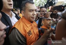 Silmy Karim Tiba Di KPK Tengah Malam, Akhiri Pencarian Usai OTT Imigrasi Jakarta Barat