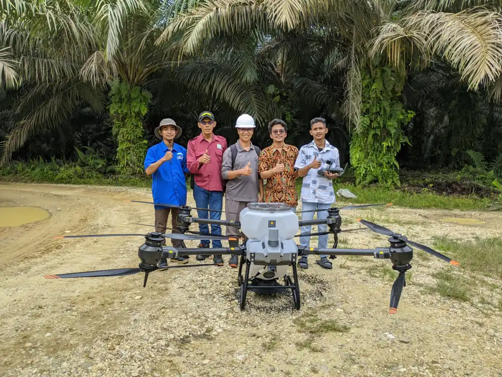 Drone Agras T40 Ubah Ritme Kebun Sawit Riau, 1 Hektare Cuma 30 Menit