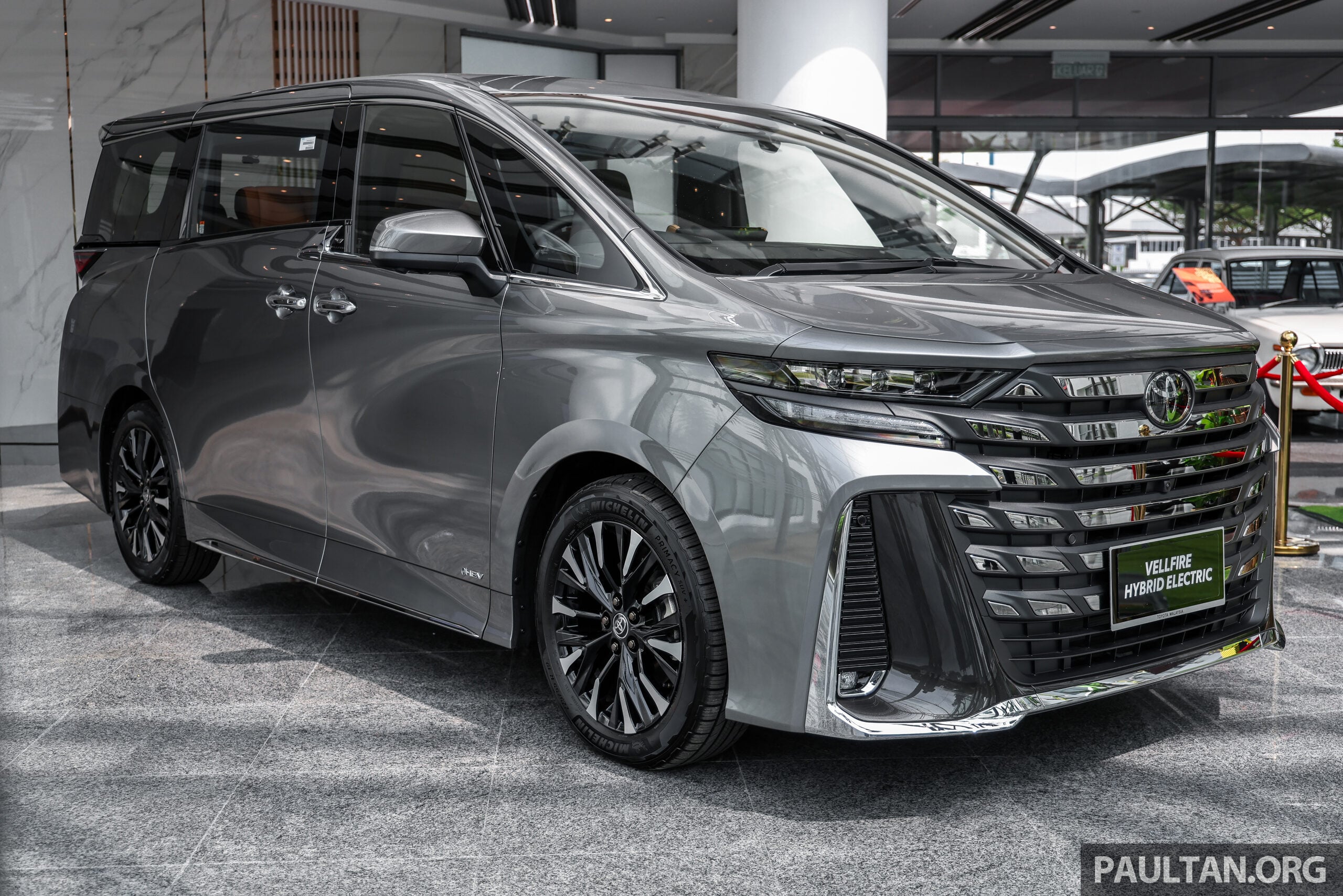 Toyota Segarkan Alphard Dan Vellfire 2026, Lebih Aman Tanpa Banyak Ubah Wajahnya