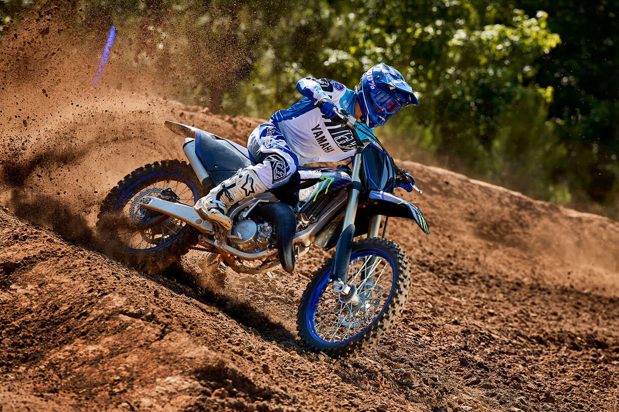 Yamaha YZ125 Masih Sulit Tergeser, Brutal Di Trek Tapi Menuntut Teknik Serius