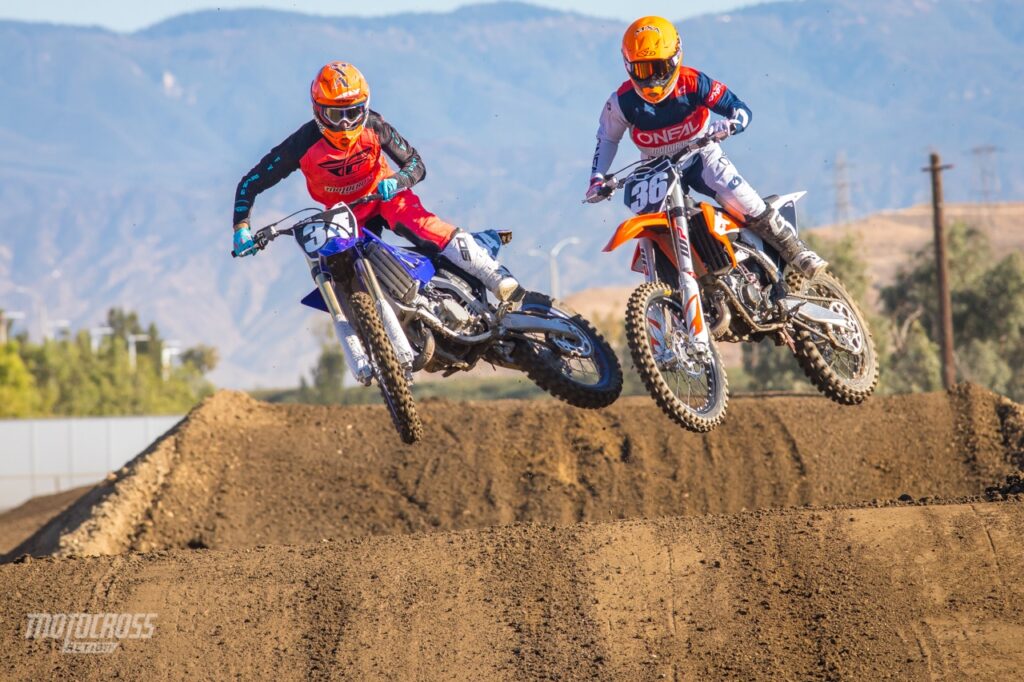 Yamaha YZ125 Vs KTM 125 SX, Yang Lebih Jinak Ternyata Bisa Paling Mematikan