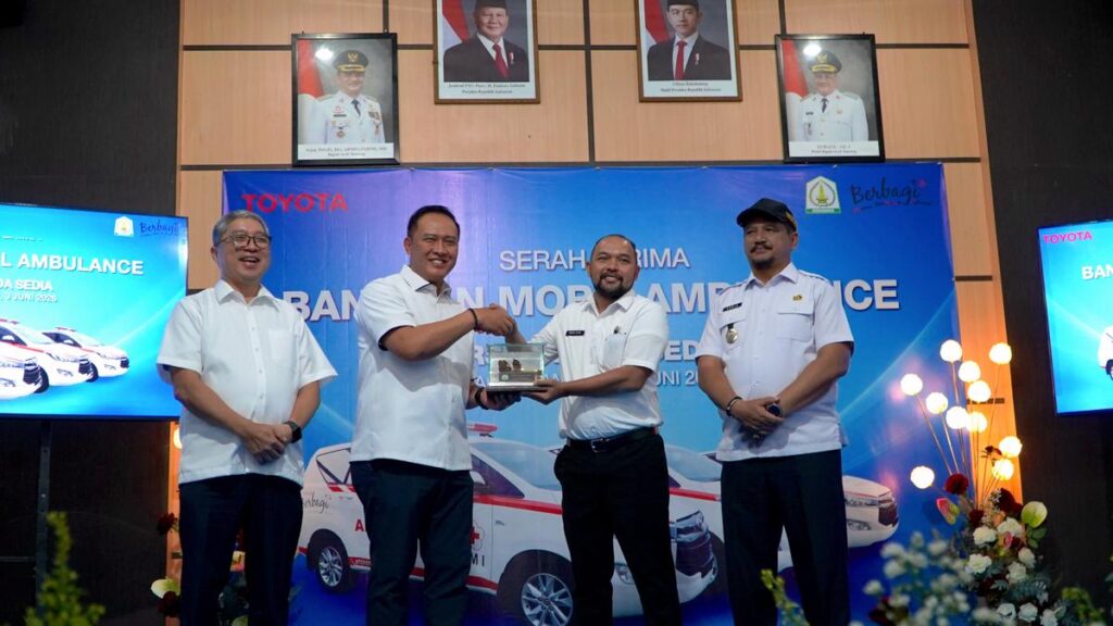 Toyota Serahkan 3 Innova Ambulans Ke Aceh Tamiang, Penopang Pemulihan Pascabencana