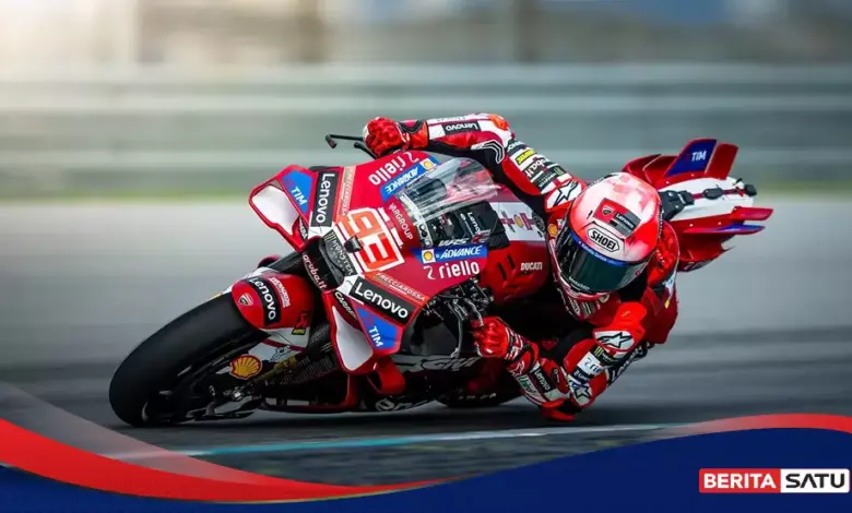 Marquez Tak Terbendung di Hungaria, Kalahkan Acosta dan Raih Kemenangan ke-100