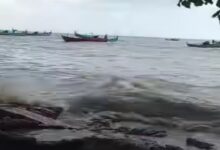 Pantura Siaga Rob, Gelombang Tinggi Ancam Pesisir Jawa Tengah Hari Ini