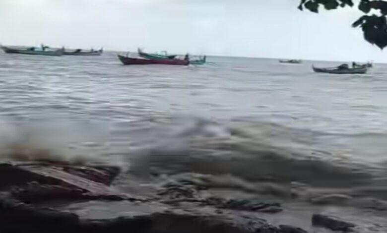 Pantura Siaga Rob, Gelombang Tinggi Ancam Pesisir Jawa Tengah Hari Ini