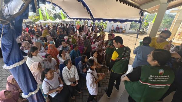 Waisak Di Jawa Tengah, Pengobatan Gratis Dan Sembako Mengalir Ke Sejumlah Vihara