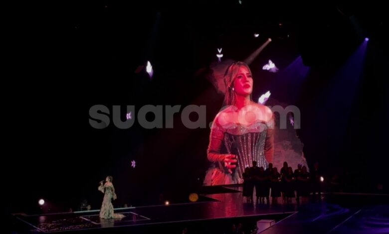 Raisa Menahan Tangis Di Panggung, Ketidakhadiran Ibu Bener-Bener Terasa Nyaring Buatnya