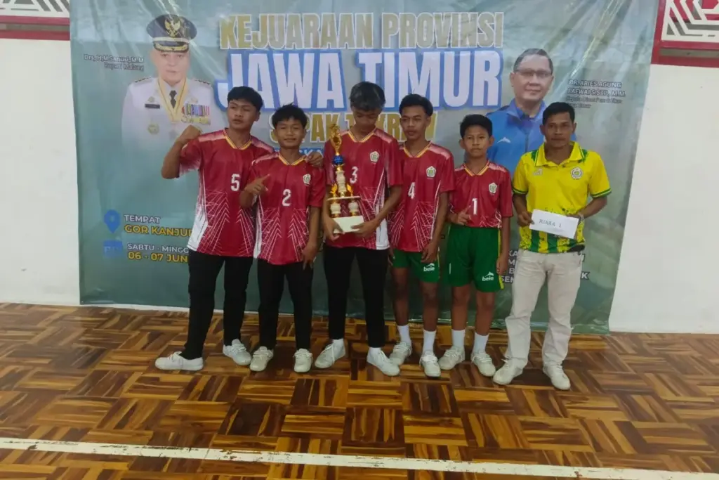 Keterbatasan Tak Menahan Bawean, Tim SMAN 1 Sangkapura Rebut Emas di GOR Kanjuruhan