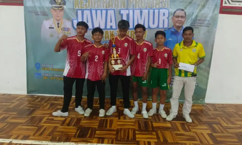 Keterbatasan Tak Menahan Bawean, Tim SMAN 1 Sangkapura Rebut Emas di GOR Kanjuruhan