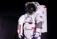 Prada Menjahit Pakaian Angkasa NASA, Dirancang Tahan Lonjakan Suhu Bulan