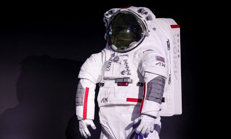 Prada Menjahit Pakaian Angkasa NASA, Dirancang Tahan Lonjakan Suhu Bulan